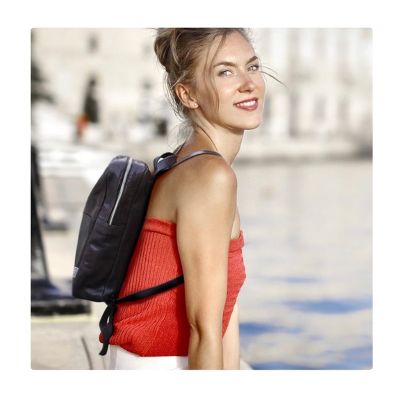 NEW This backpack is made of first quality

Removable internal division - Picture 3 of 4